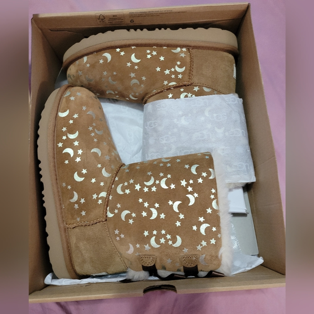 UGG K Bailey Bow moon and stars size 4 kids